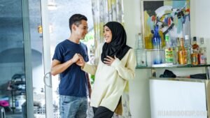 طالبة محجبة جميلة في الجامعة مع زميلها في مشهد سكس