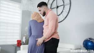 صفع طيز محجبة ميلف قبل النيك