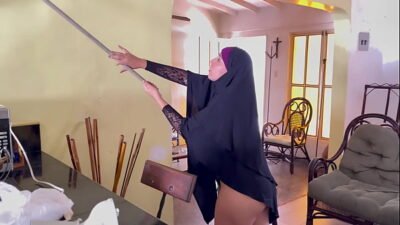 فحل مصري يفشخ كس محجبة خليجية